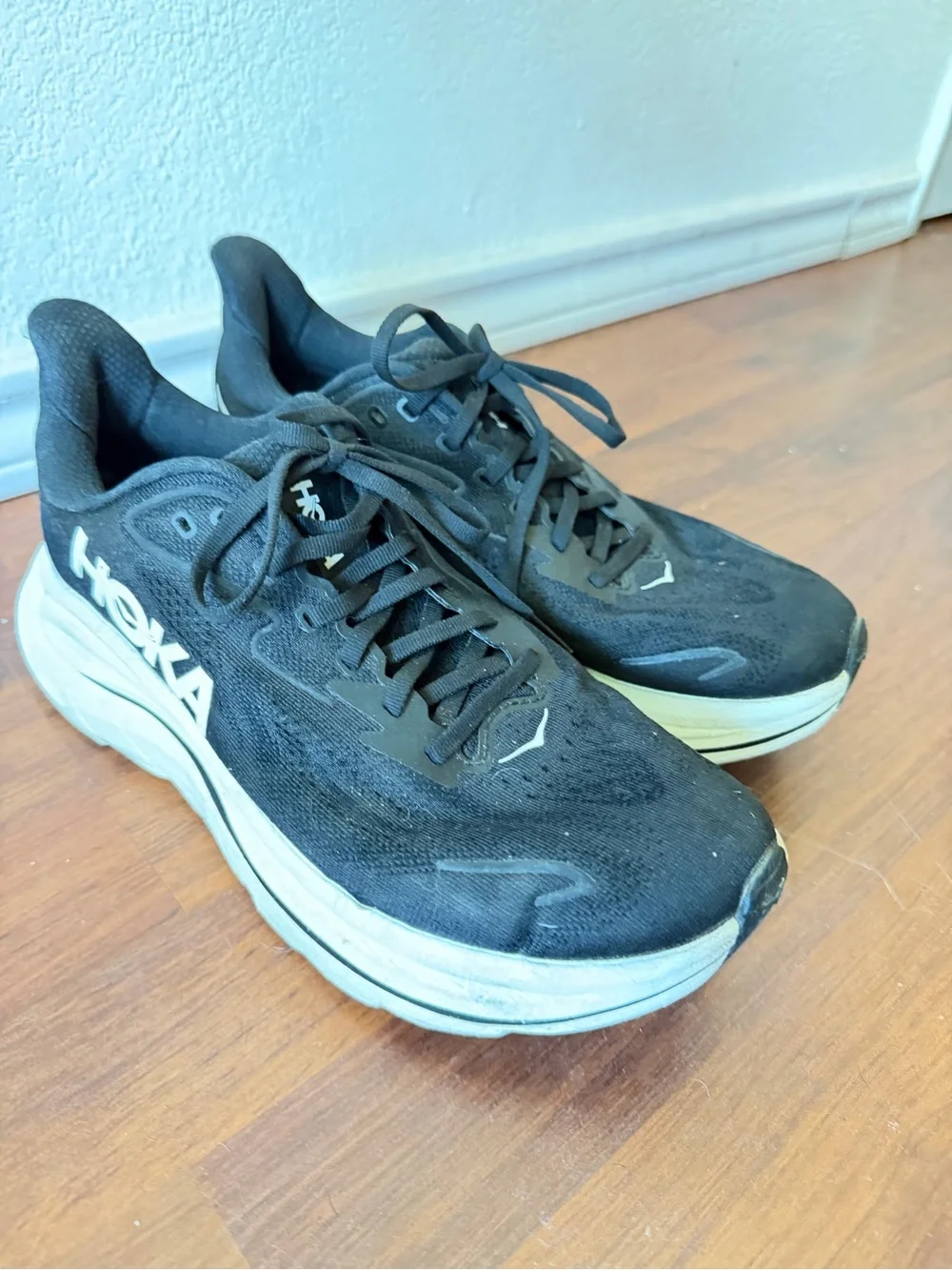 Hoka Women's Clifton 10 Running Shoes size 9.5